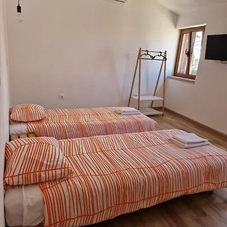 Casas Bem Haja Praca E Oliveira