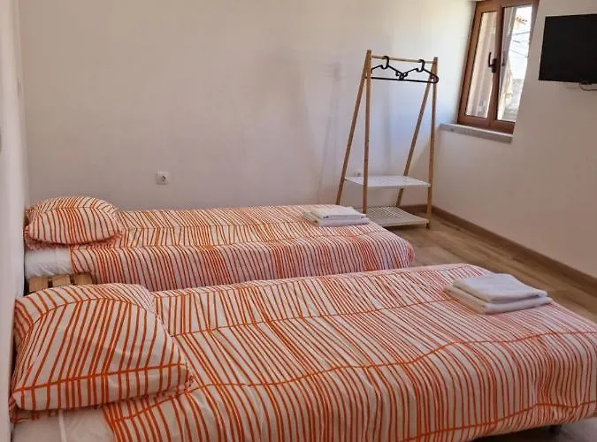 Casas Bem Haja Praca E Oliveira